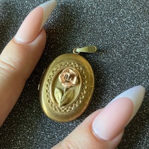 Vintage floral flower locket for necklace